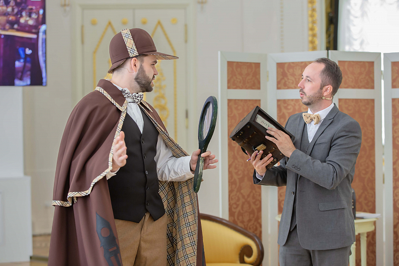 «Элементарно, Ватсон!»: в Каменноостровском дворце прошел квест с участием Шерлока Холмса